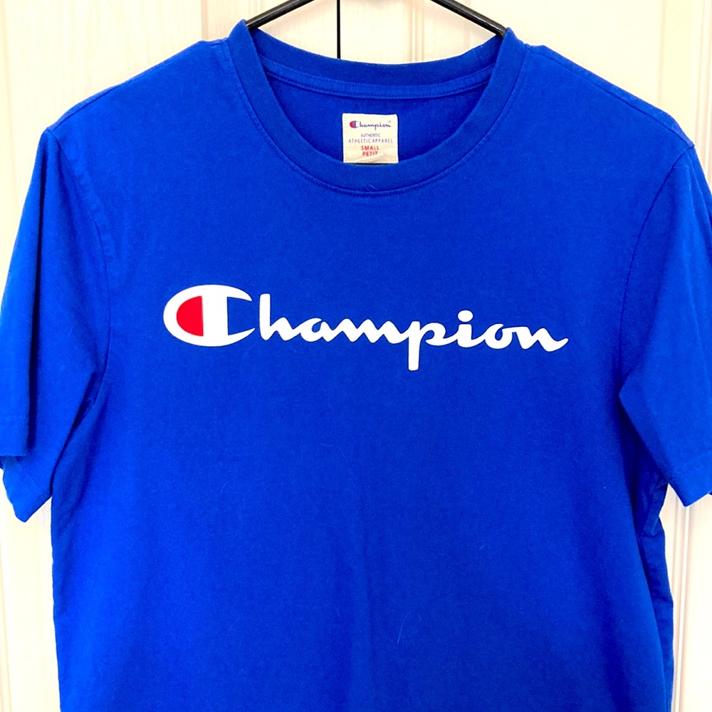Champion men’s tee royal blue size small. EUC.